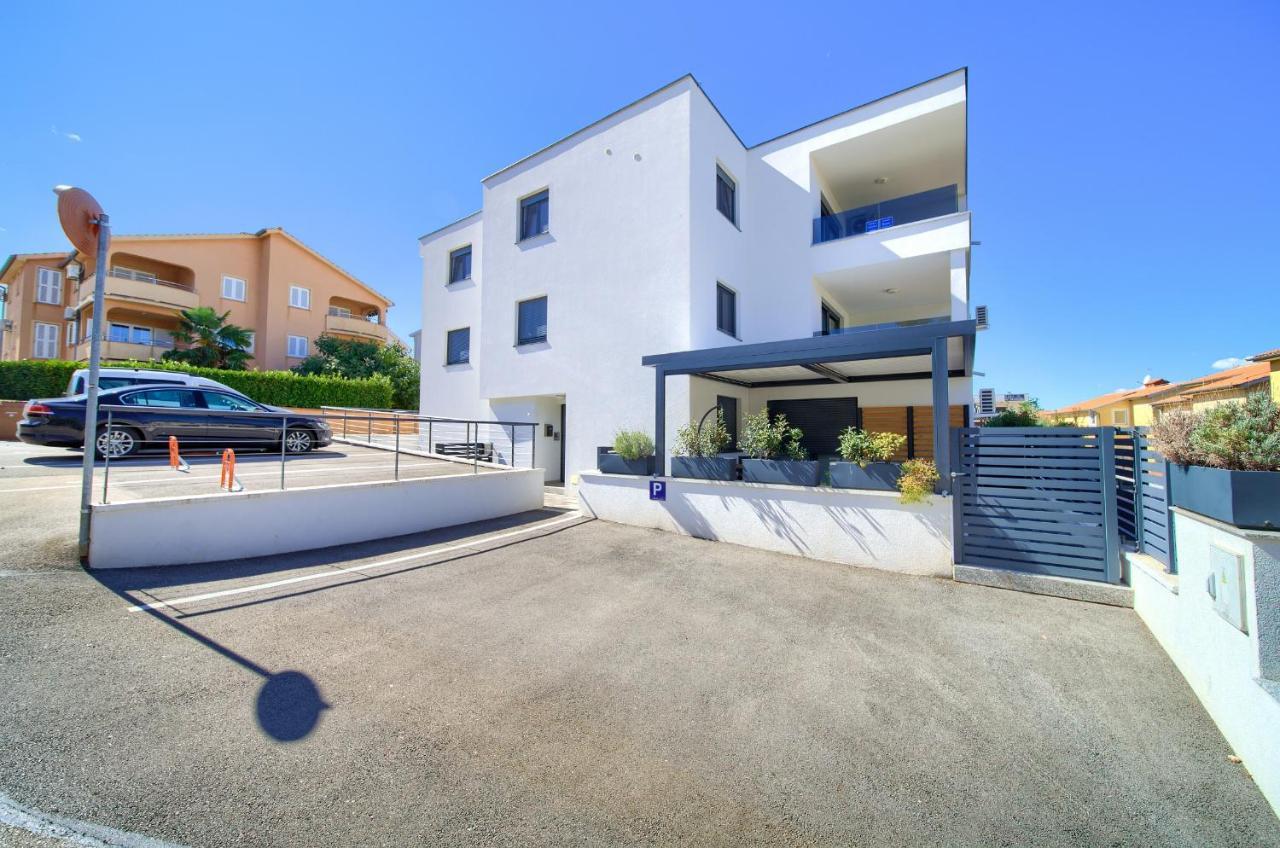 Apartments Nadica Deluxe Malinska Bagian luar foto