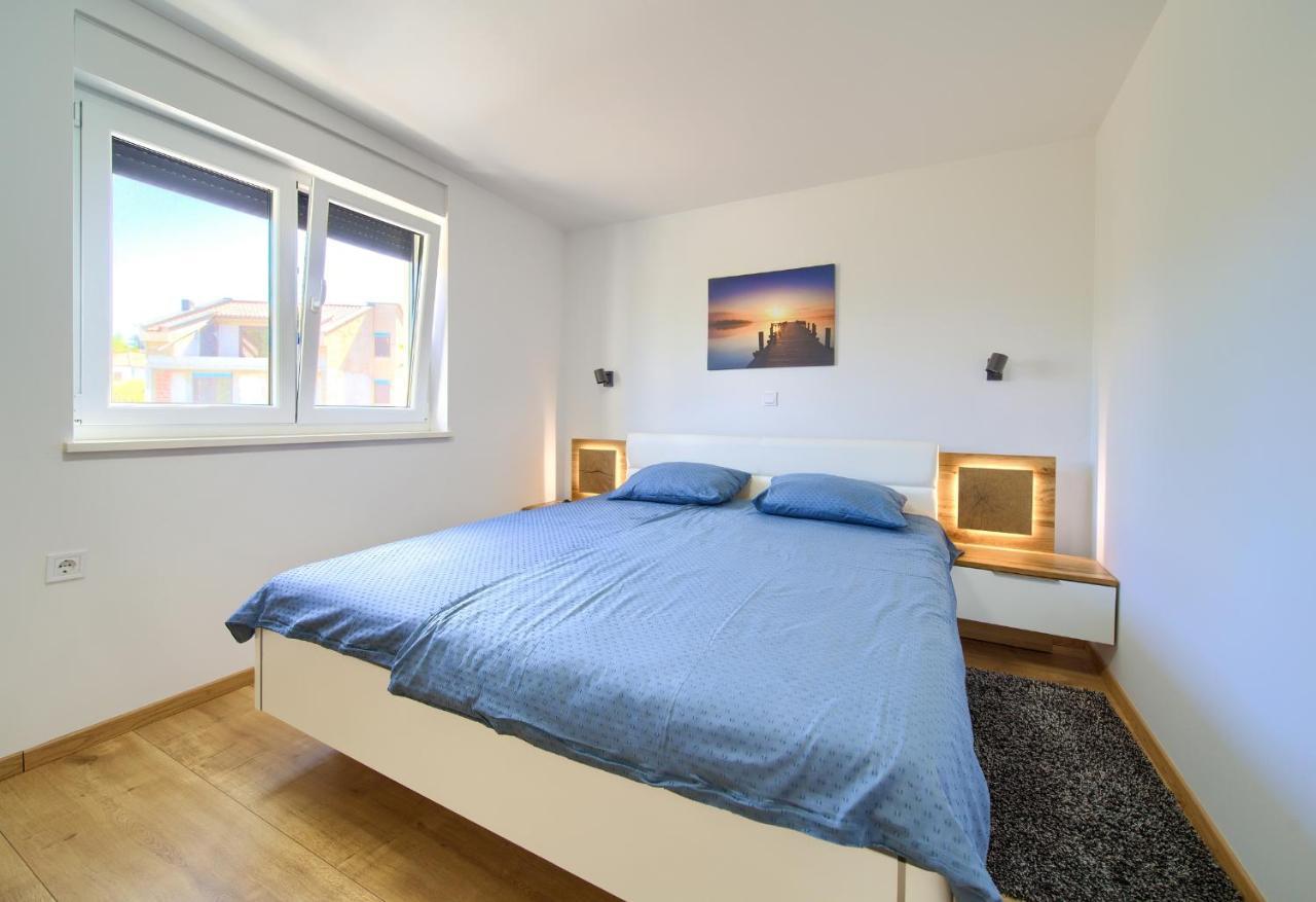 Apartments Nadica Deluxe Malinska Bagian luar foto
