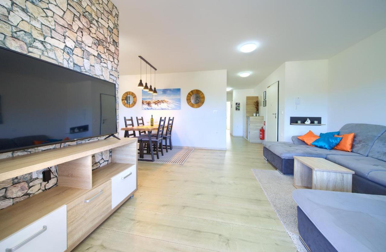 Apartments Nadica Deluxe Malinska Bagian luar foto