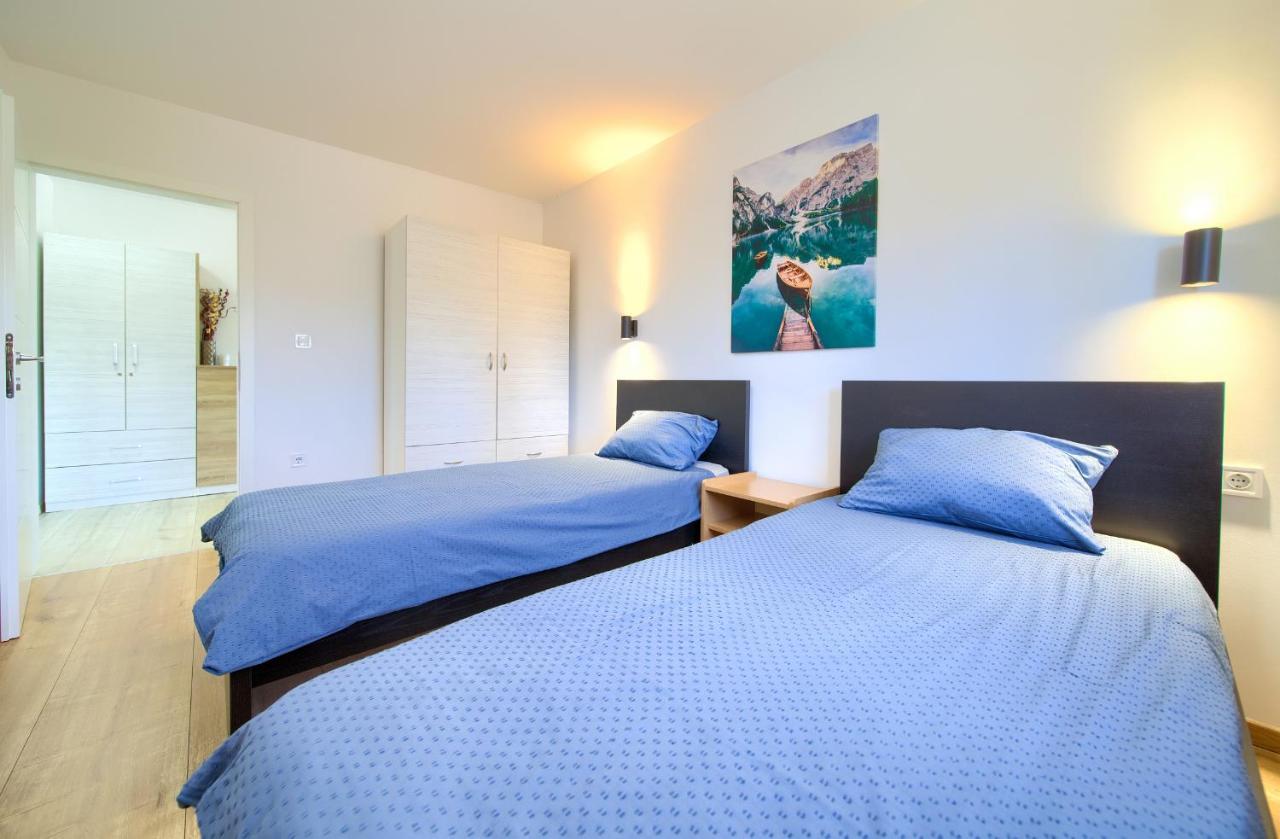 Apartments Nadica Deluxe Malinska Bagian luar foto