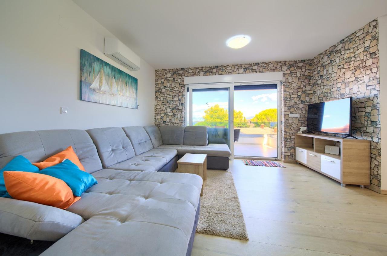 Apartments Nadica Deluxe Malinska Bagian luar foto