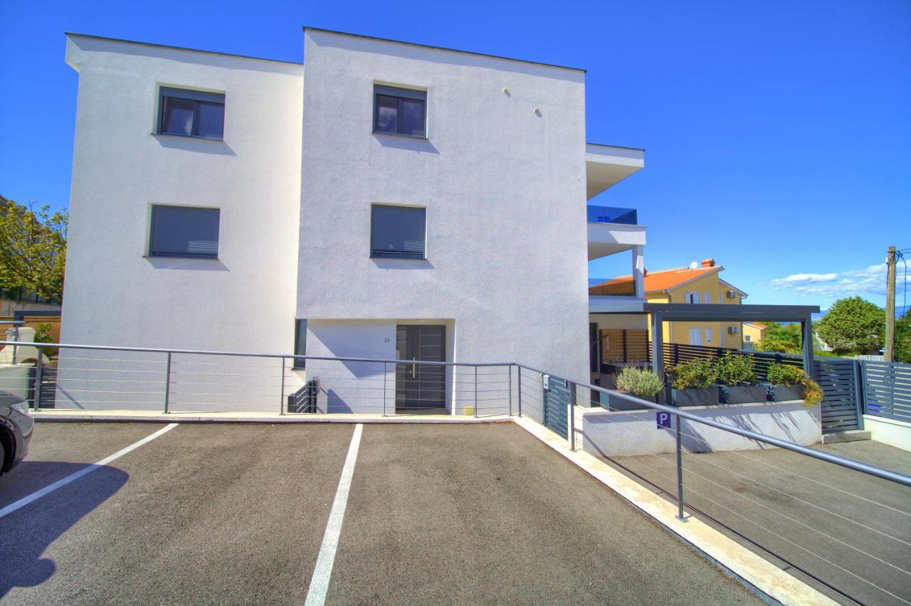 Apartments Nadica Deluxe Malinska Bagian luar foto